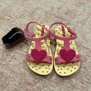 NWT Toddler Ipanema heart sandals size 8
